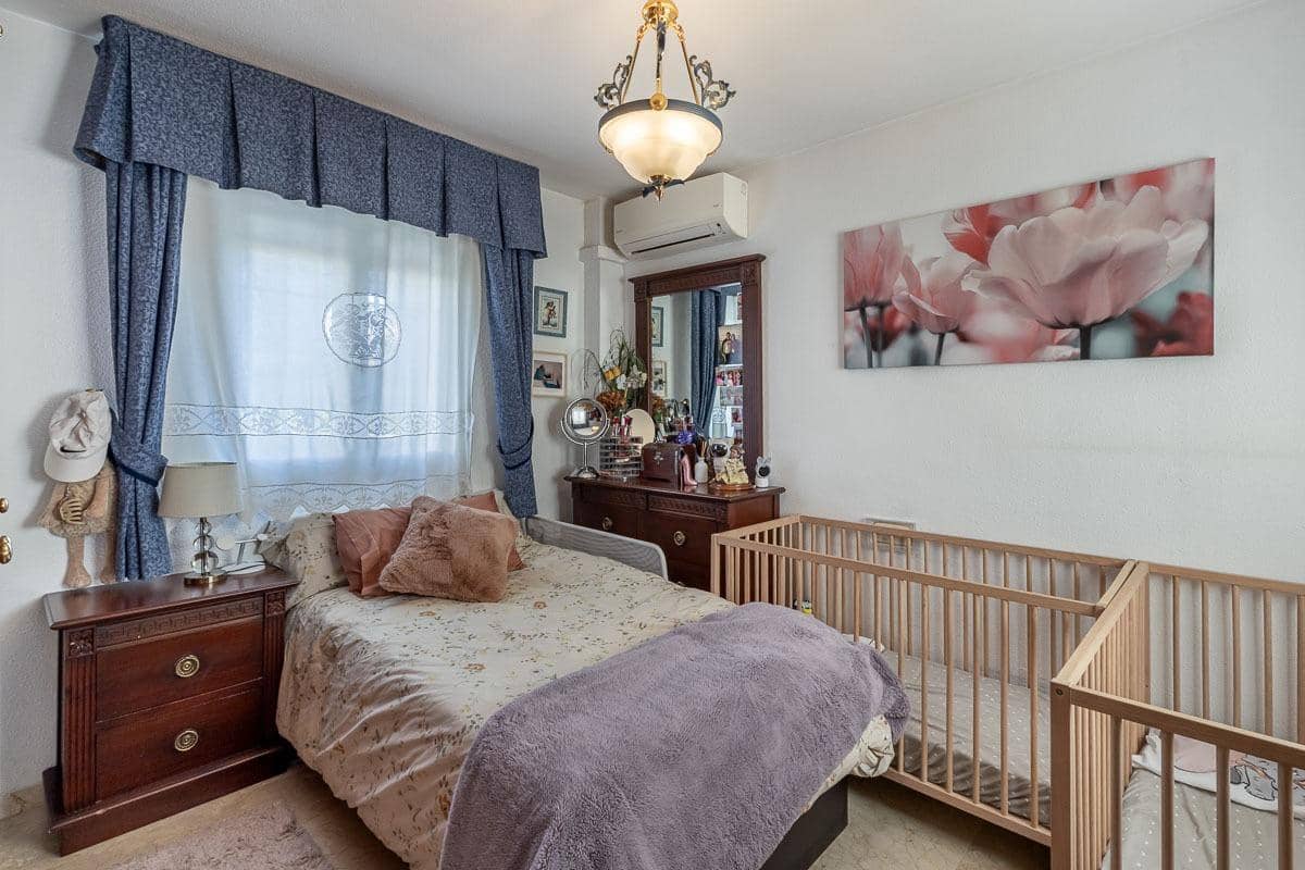 4 slaapkamer Villa te koop in Peligros met zwembad garage - € 329.000 (Ref: 9452089)