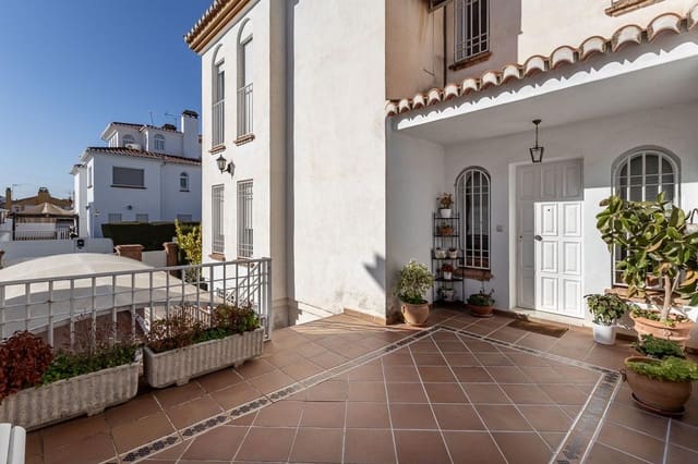 4 soverom Villa til salgs i Peligros med svømmebasseng garasje - € 329 000 (Ref: 9452089)