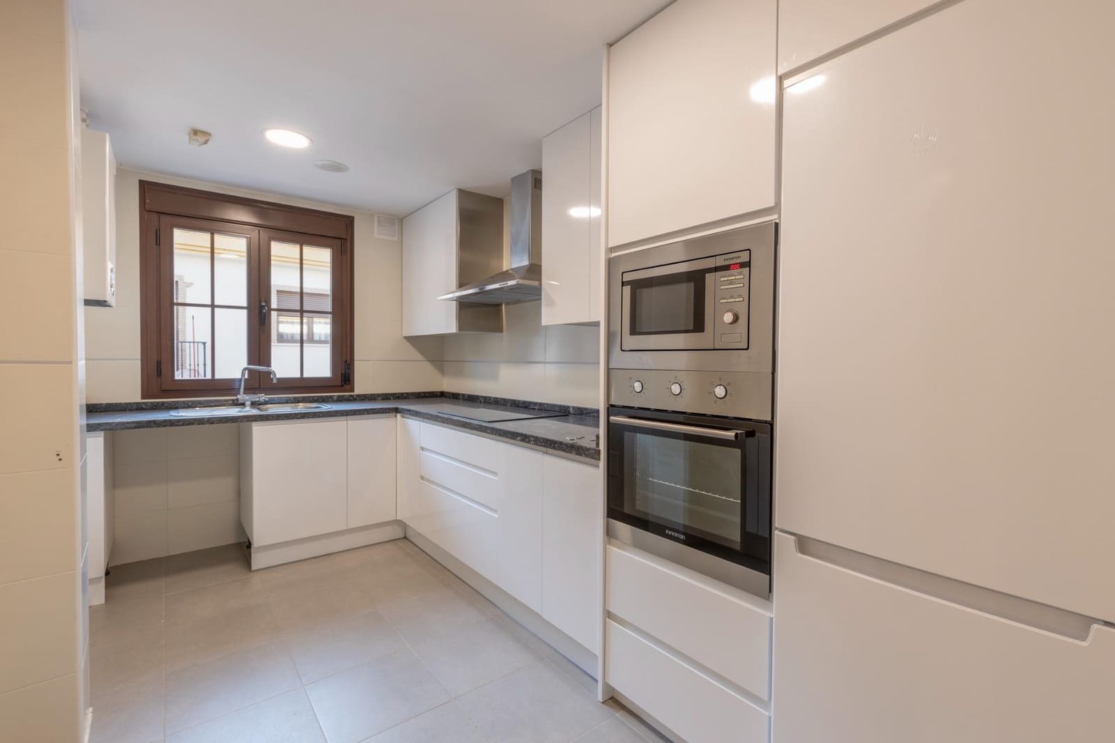 2 quarto Penthouse para venda em La Zubia - 150 000 € (Ref: 9452778)