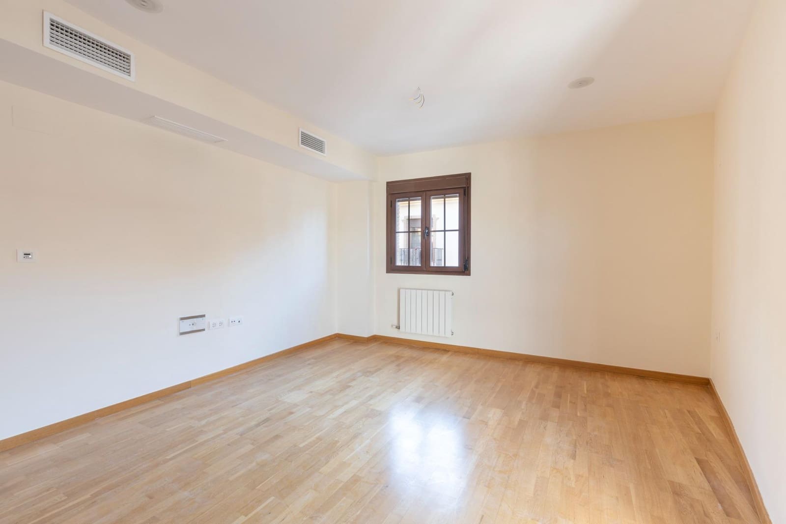 2 quarto Penthouse para venda em La Zubia - 150 000 € (Ref: 9452778)