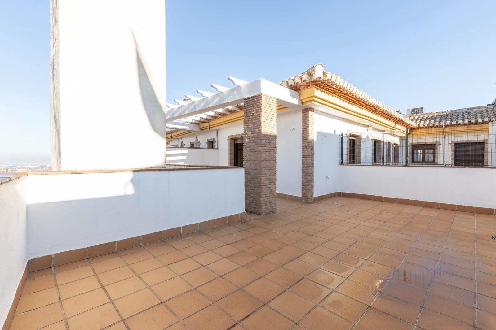 2 quarto Penthouse para venda em La Zubia - 150 000 € (Ref: 9452778)