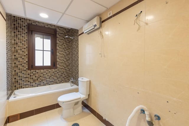 2 quarto Penthouse para venda em La Zubia - 150 000 € (Ref: 9452778)