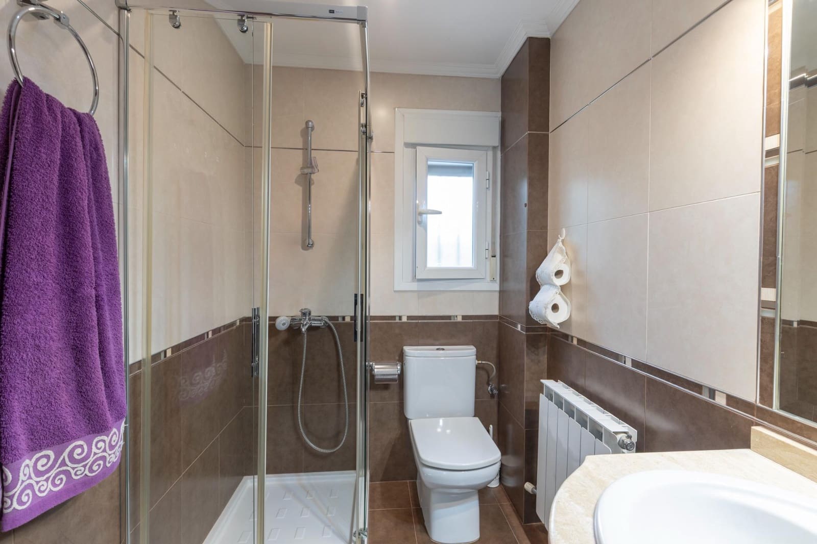 4 sypialnia Willa na sprzedaż w Pinos Genil z basenem garażem - 380 000 € (Ref: 9456207)