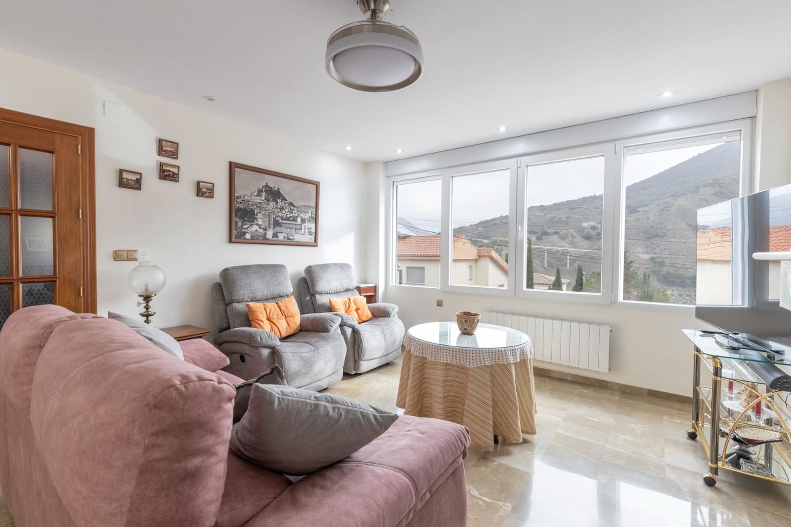 4 sypialnia Willa na sprzedaż w Pinos Genil z basenem garażem - 380 000 € (Ref: 9456207)