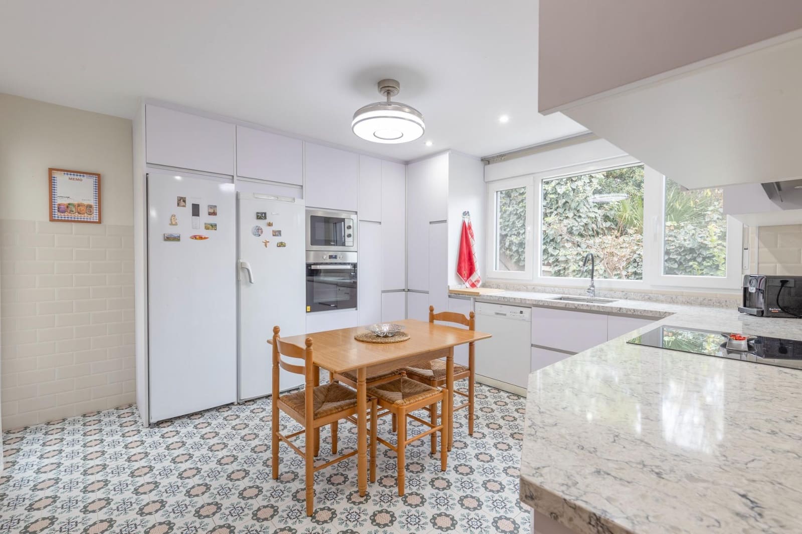 4 sypialnia Willa na sprzedaż w Pinos Genil z basenem garażem - 380 000 € (Ref: 9456207)