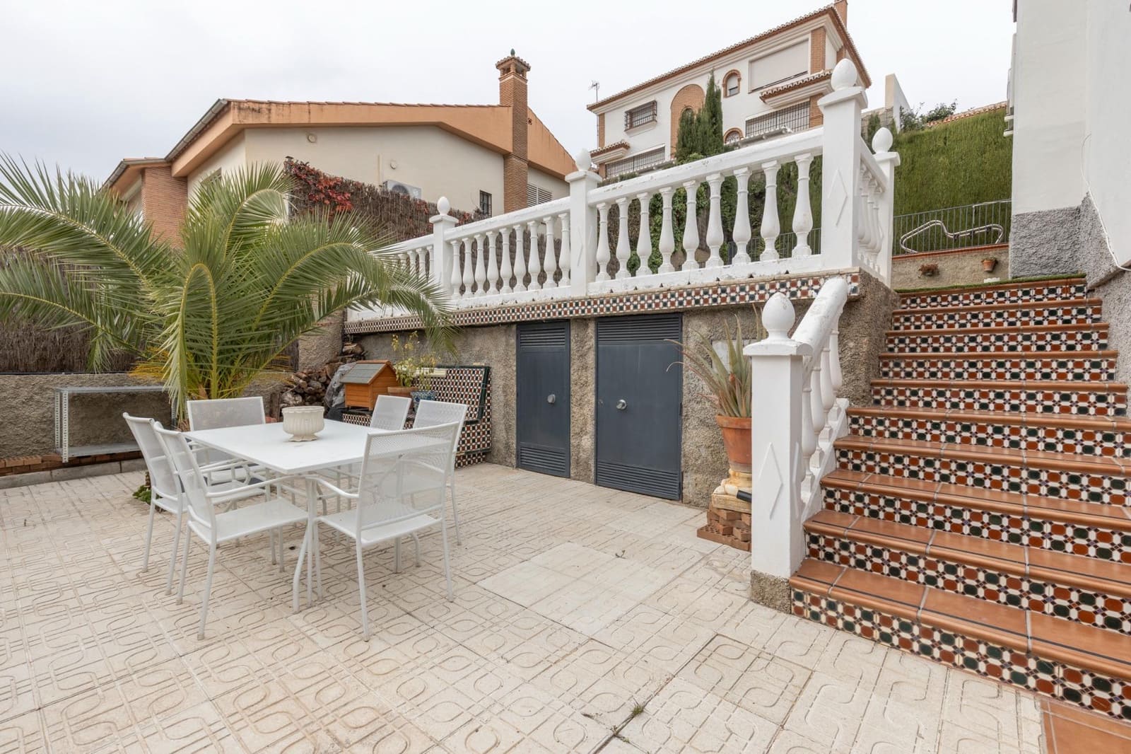 4 sypialnia Willa na sprzedaż w Pinos Genil z basenem garażem - 380 000 € (Ref: 9456207)