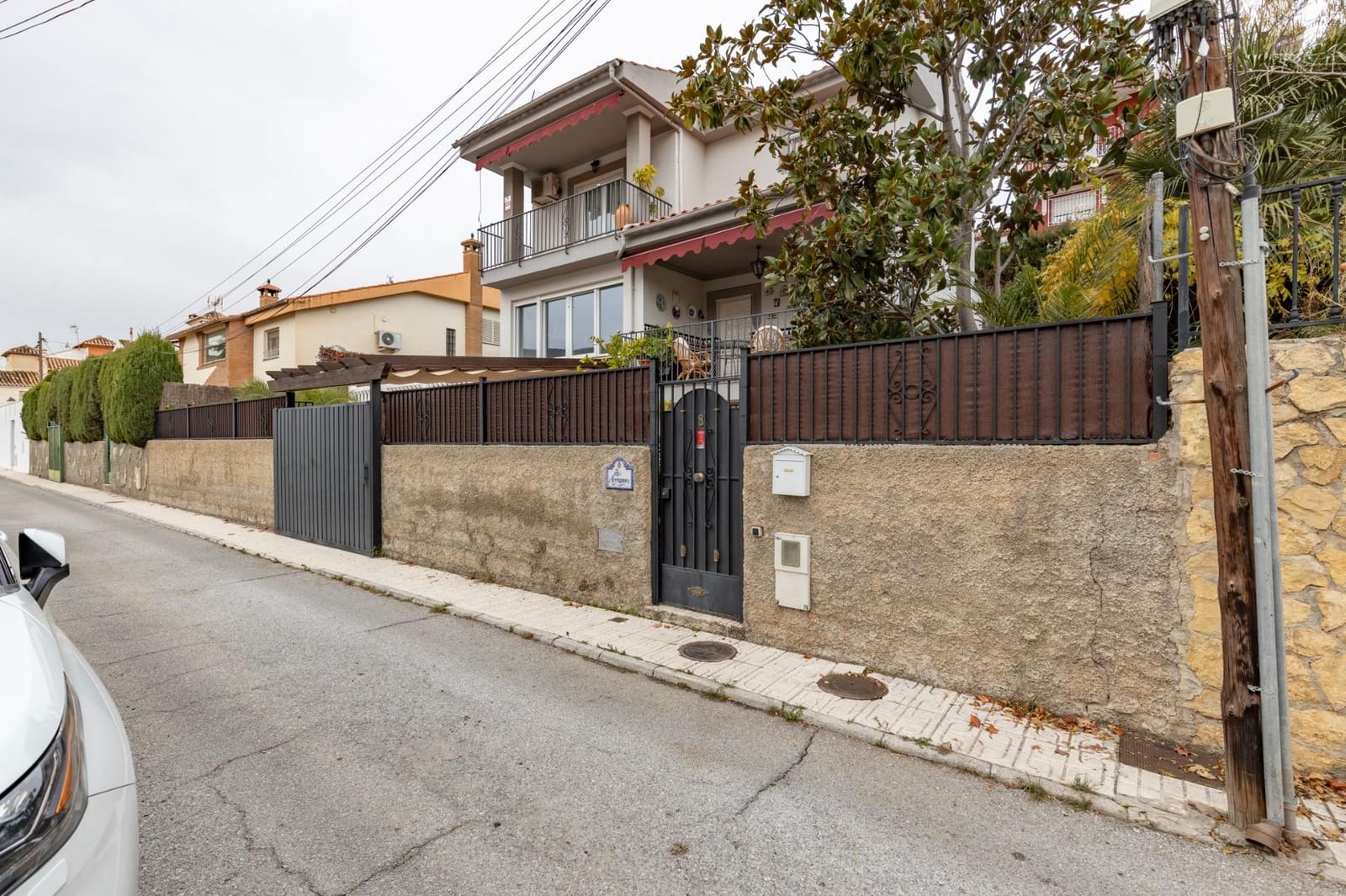 4 sypialnia Willa na sprzedaż w Pinos Genil z basenem garażem - 380 000 € (Ref: 9456207)