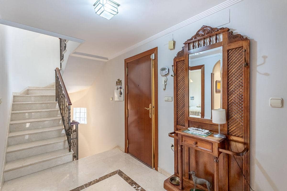 5 soverom Villa til salgs i Peligros med svømmebasseng garasje - € 449 000 (Ref: 9456208)