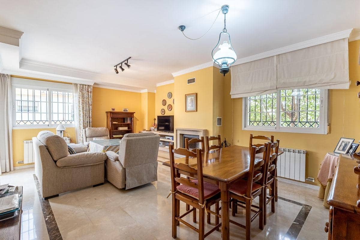 5 soverom Villa til salgs i Peligros med svømmebasseng garasje - € 449 000 (Ref: 9456208)