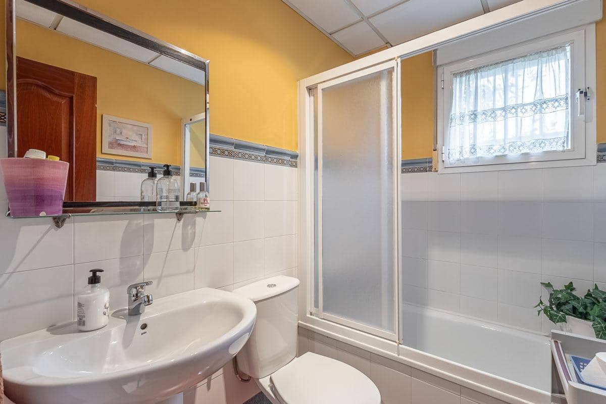 5 soverom Villa til salgs i Peligros med svømmebasseng garasje - € 449 000 (Ref: 9456208)