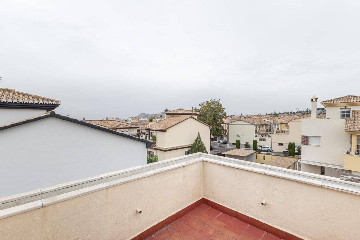 5 soverom Villa til salgs i Peligros med svømmebasseng garasje - € 449 000 (Ref: 9456208)