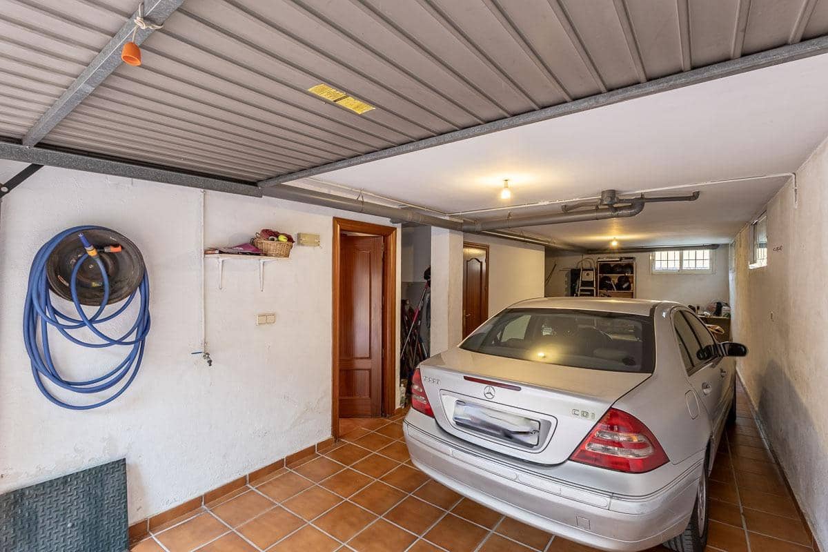 5 soverom Villa til salgs i Peligros med svømmebasseng garasje - € 449 000 (Ref: 9456208)