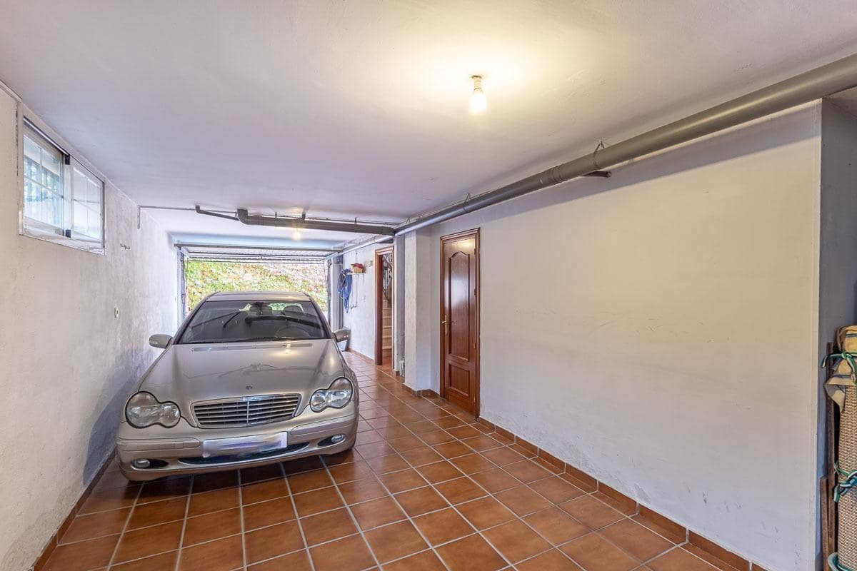 5 soverom Villa til salgs i Peligros med svømmebasseng garasje - € 449 000 (Ref: 9456208)