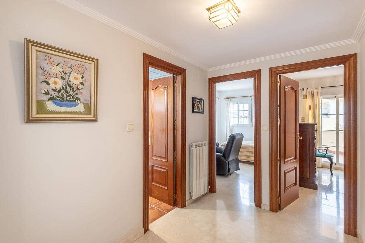 5 soverom Villa til salgs i Peligros med svømmebasseng garasje - € 449 000 (Ref: 9456208)