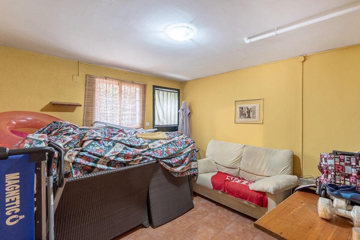 5 soverom Villa til salgs i Peligros med svømmebasseng garasje - € 449 000 (Ref: 9456208)