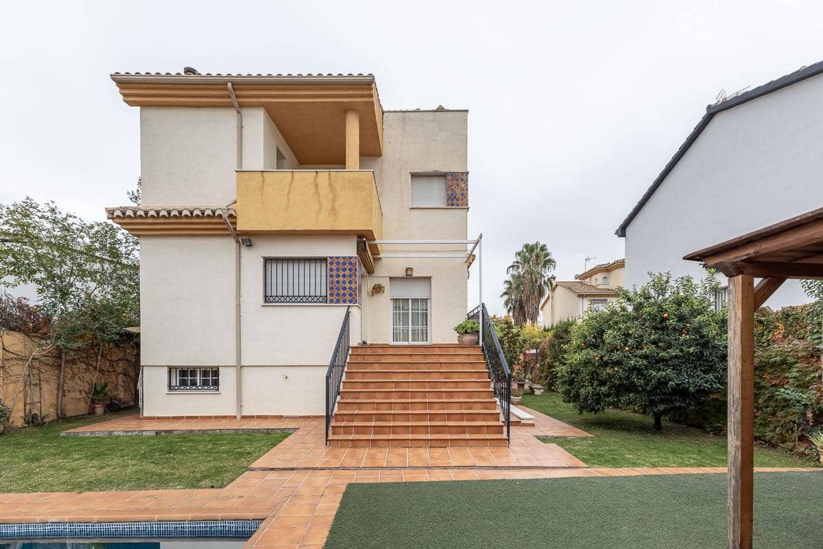 5 soverom Villa til salgs i Peligros med svømmebasseng garasje - € 449 000 (Ref: 9456208)