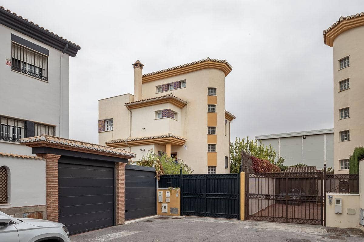 5 soverom Villa til salgs i Peligros med svømmebasseng garasje - € 449 000 (Ref: 9456208)