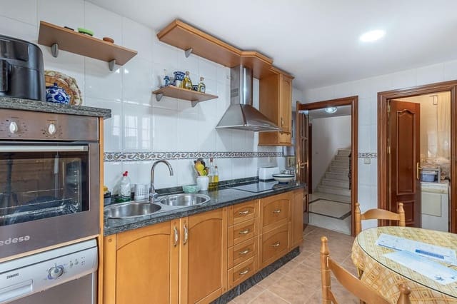 5 soverom Villa til salgs i Peligros med svømmebasseng garasje - € 449 000 (Ref: 9456208)