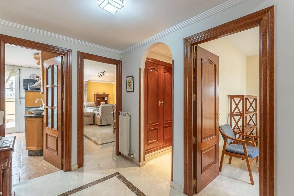 5 soverom Villa til salgs i Peligros med svømmebasseng garasje - € 449 000 (Ref: 9456208)