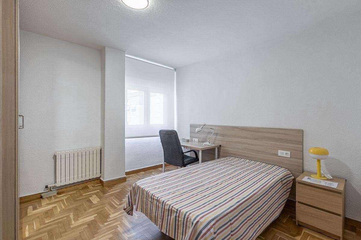 4 Zimmer Wohnung zu vermieten in Granada Stadt - 310 € (Ref: 9468453)