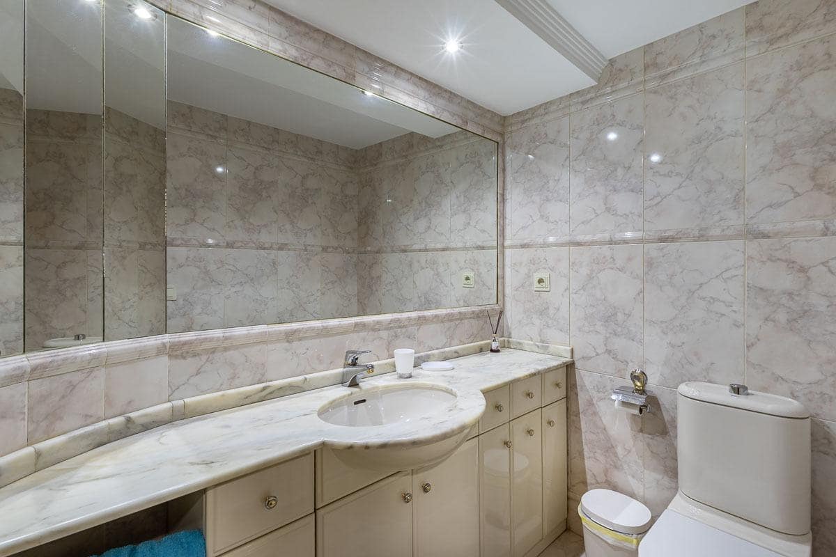 4 Zimmer Wohnung zu vermieten in Granada Stadt - 310 € (Ref: 9468453)