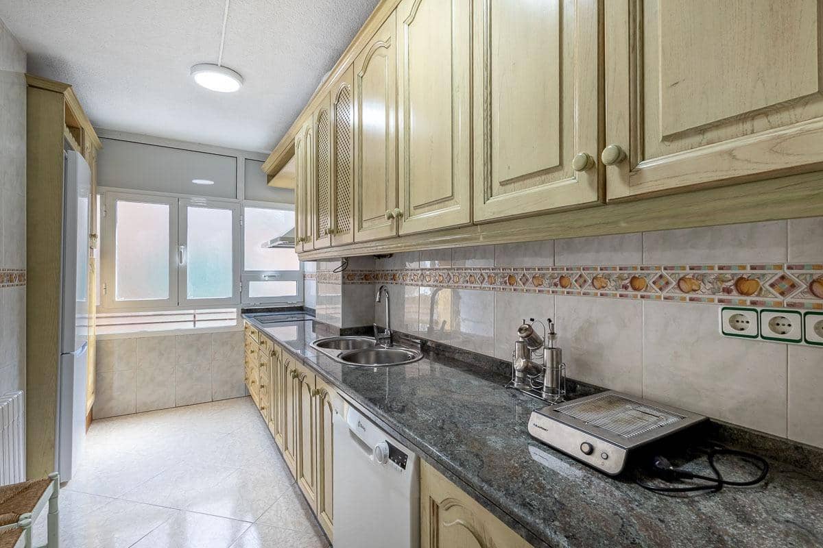 4 Zimmer Wohnung zu vermieten in Granada Stadt - 310 € (Ref: 9468453)