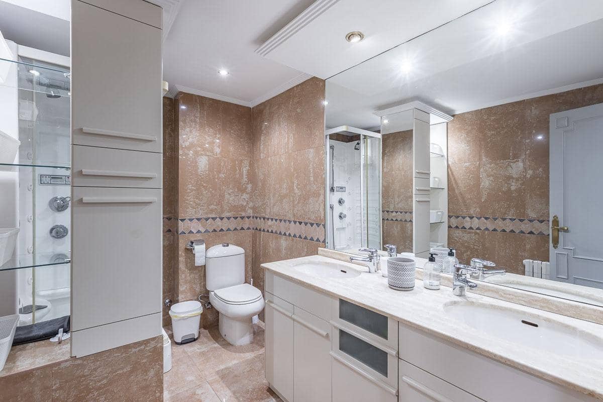 4 Zimmer Wohnung zu vermieten in Granada Stadt - 310 € (Ref: 9468453)