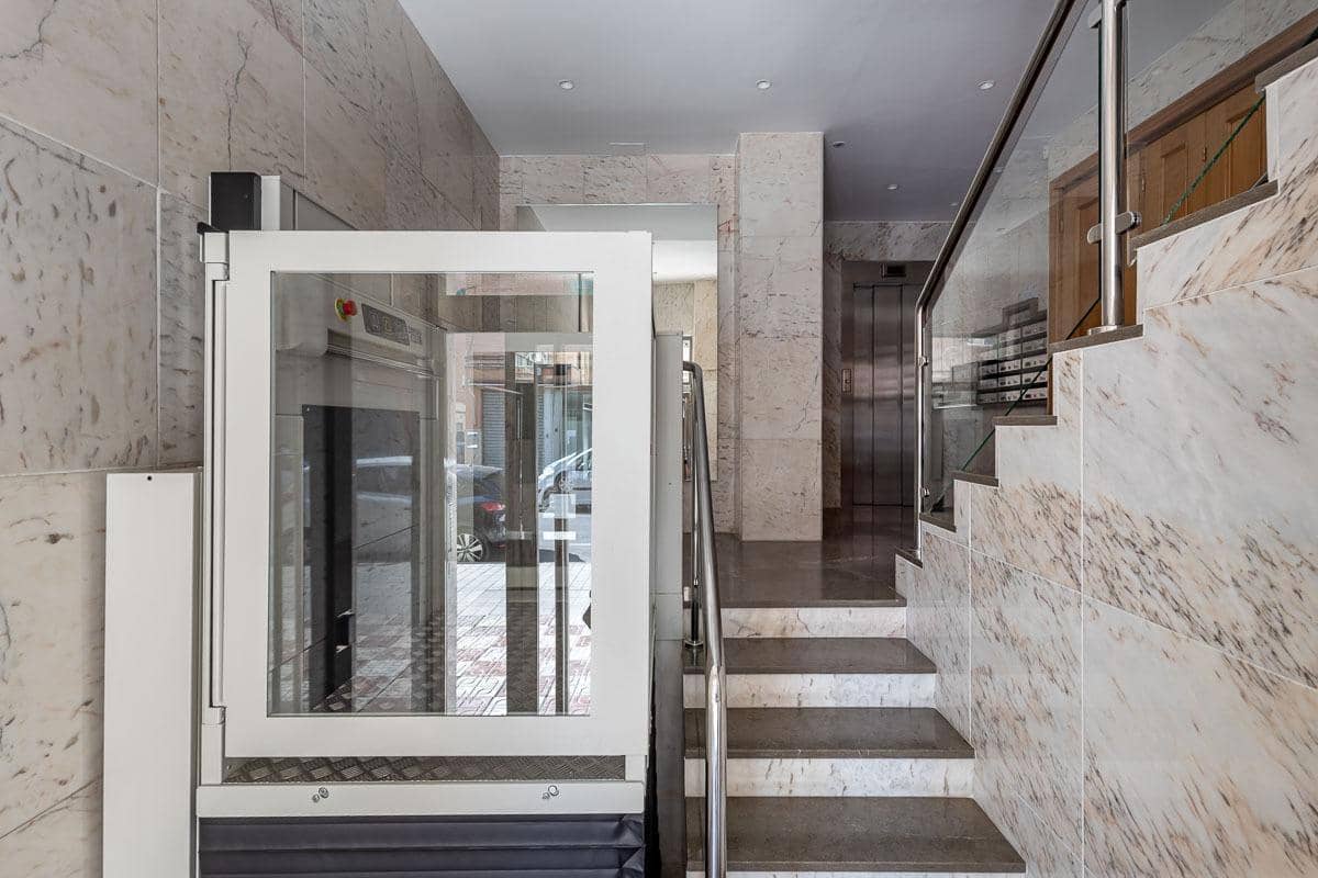 4 Zimmer Wohnung zu vermieten in Granada Stadt - 310 € (Ref: 9468453)