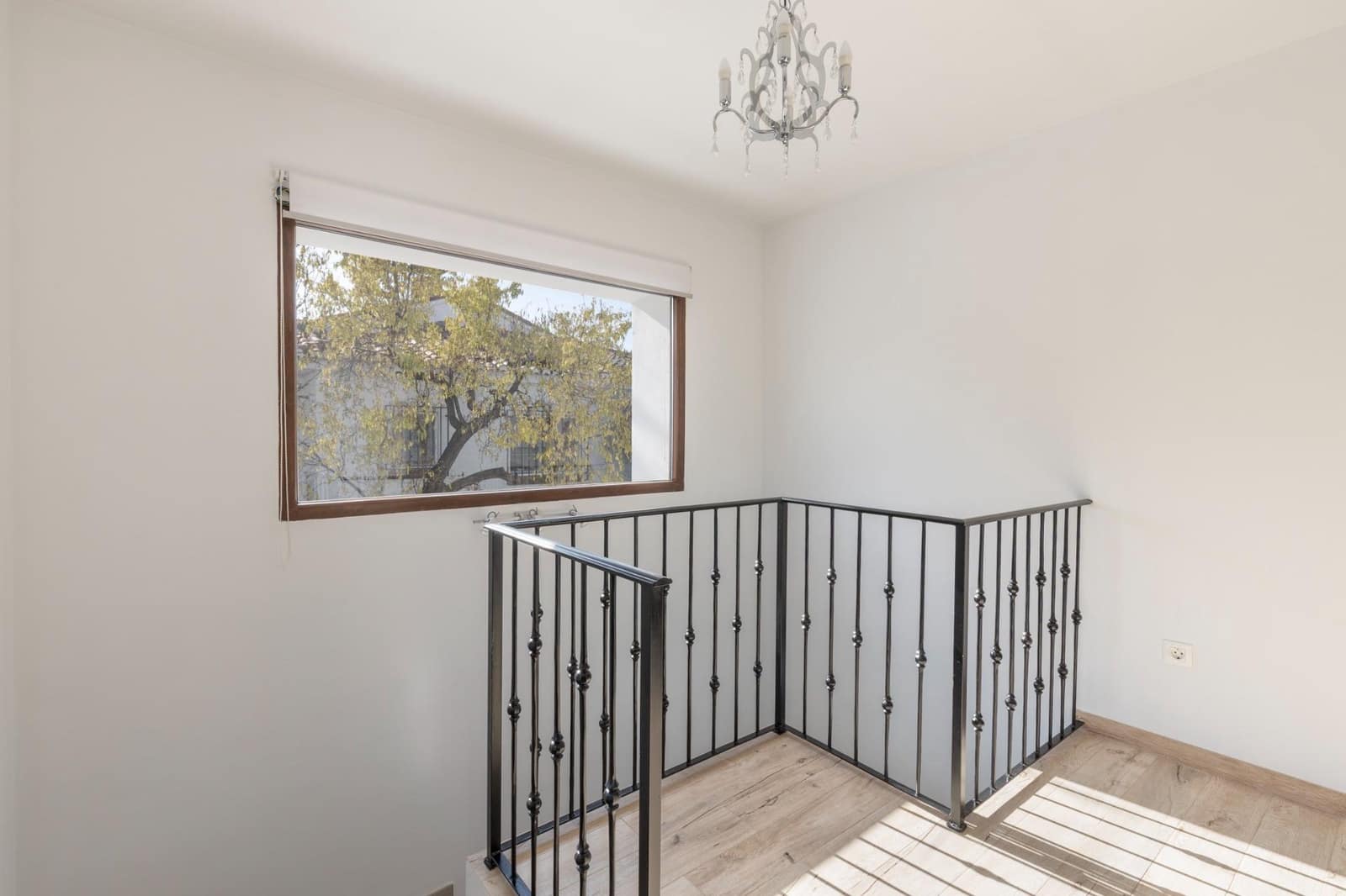 5 bedroom Villa for sale in La Zubia with garage - € 420,000 (Ref: 9470368)