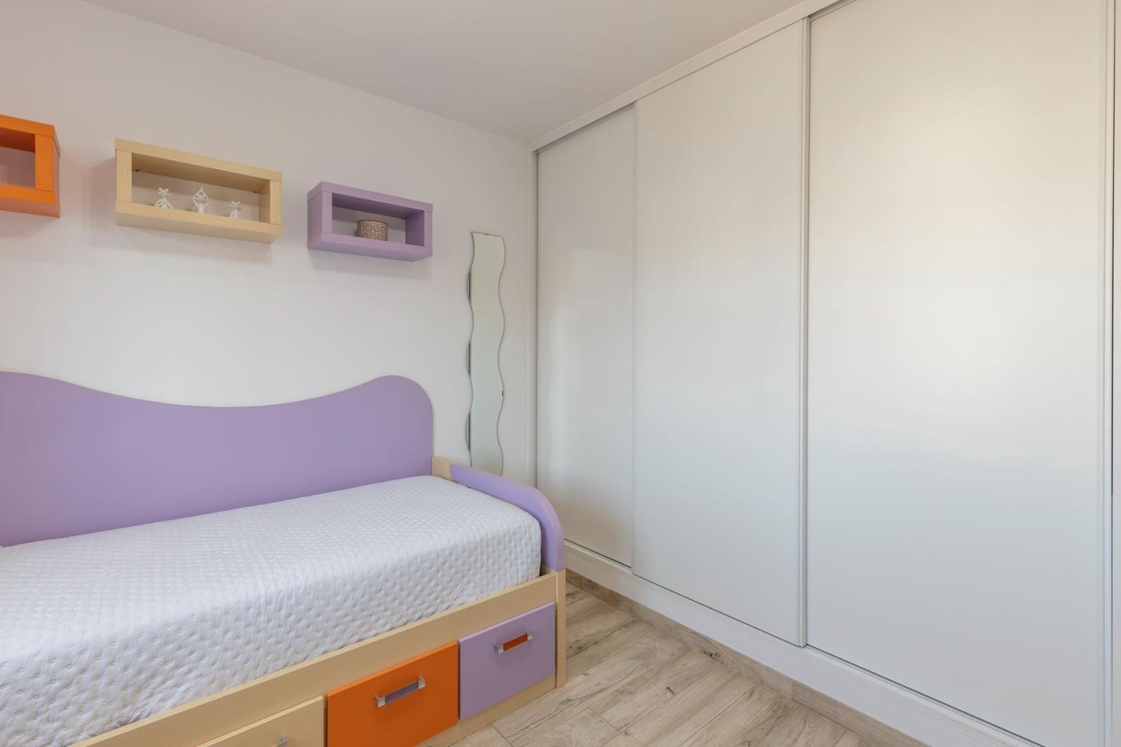 5 bedroom Villa for sale in La Zubia with garage - € 420,000 (Ref: 9470368)