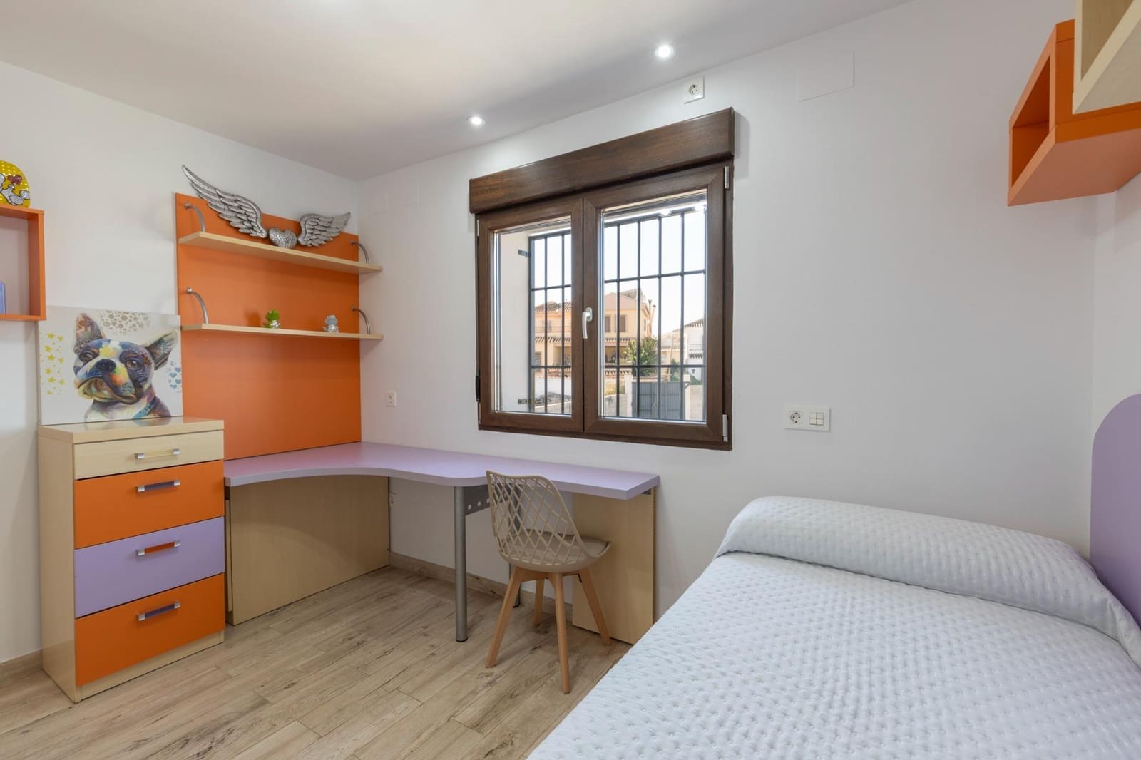 5 bedroom Villa for sale in La Zubia with garage - € 420,000 (Ref: 9470368)