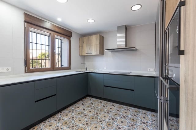 5 quarto Moradia para venda em La Zubia com garagem - 420 000 € (Ref: 9470368)