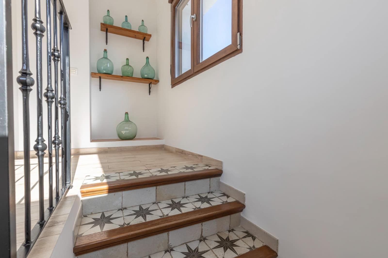 5 bedroom Villa for sale in La Zubia with garage - € 420,000 (Ref: 9470368)