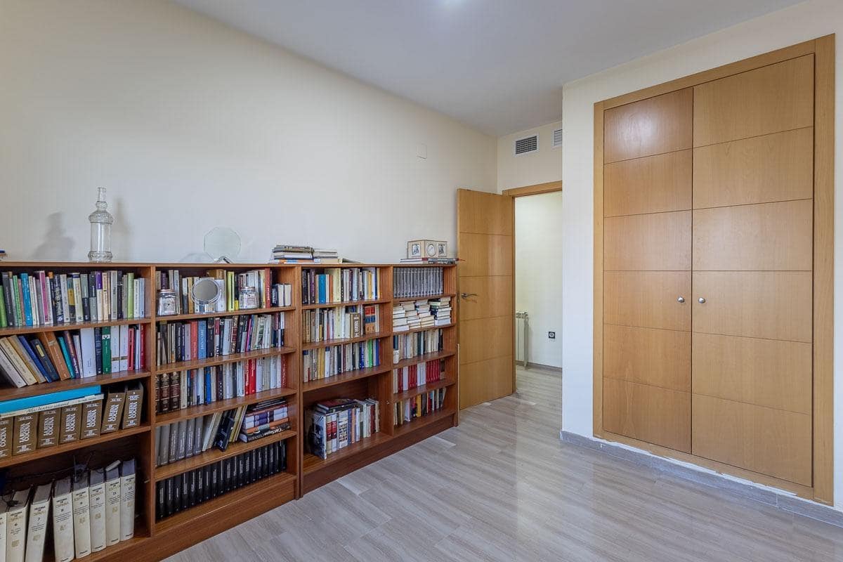 Piso de 2 habitaciones en Granada ciudad en venta con piscina - 320.000 € (Ref: 9474892)