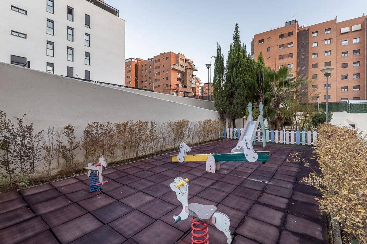 Piso de 2 habitaciones en Granada ciudad en venta con piscina - 320.000 € (Ref: 9474892)