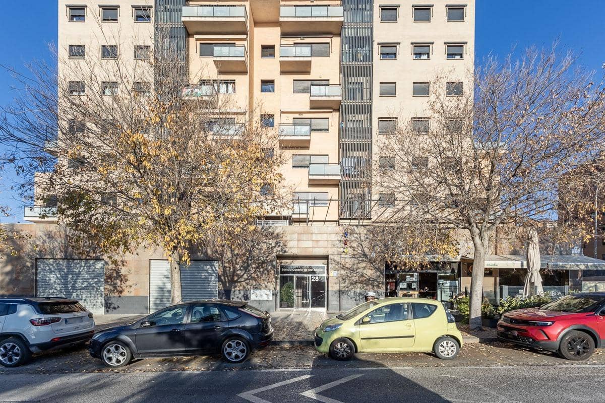 Piso de 2 habitaciones en Granada ciudad en venta con piscina - 320.000 € (Ref: 9474892)