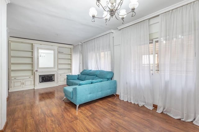 3 bedroom Flat for sale in Centro, Granada city - € 375,000 (Ref: 9474893)