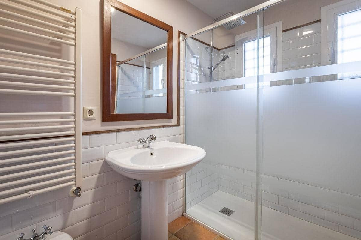 5 chambre Villa/Maison à vendre à Gojar avec piscine garage - 690 000 € (Ref: 9483516)