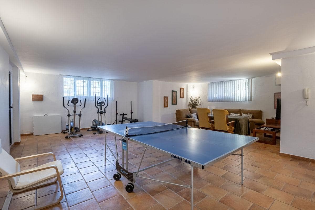 5 chambre Villa/Maison à vendre à Gojar avec piscine garage - 690 000 € (Ref: 9483518)