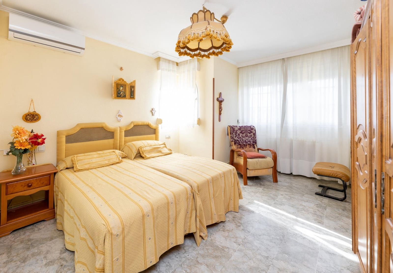 5 bedroom Villa for sale in Albolote with pool garage - € 329,000 (Ref: 9494581)