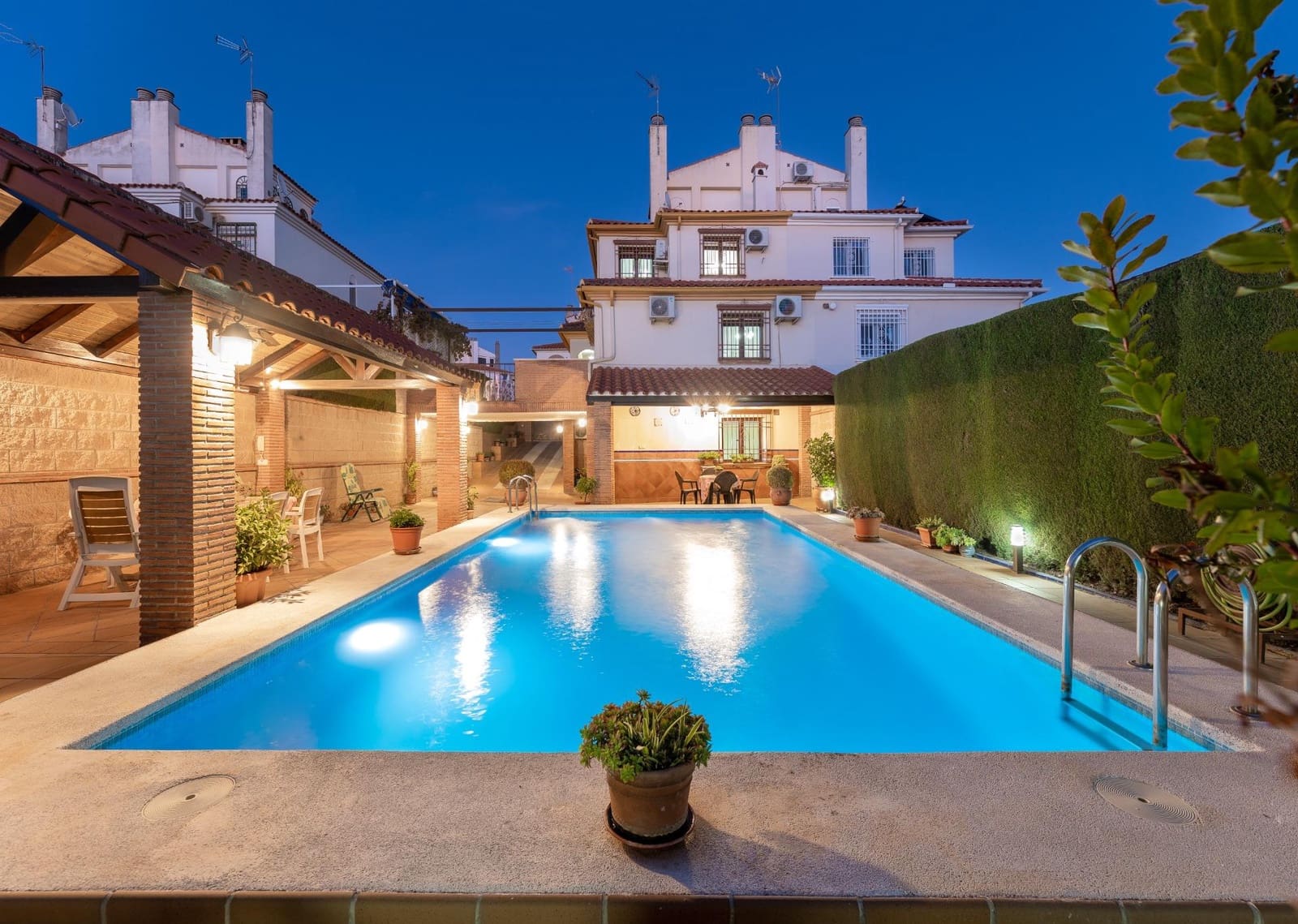 4 makuuhuone Rivitalo myytävänä paikassa Peligros mukana uima-altaan 
autotalli - 395 000 € (Ref: 9502242)