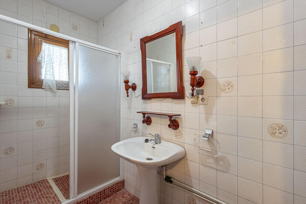 5 soveværelse Villa til salg i Gojar med swimmingpool garage - € 375.000 (Ref: 9504244)