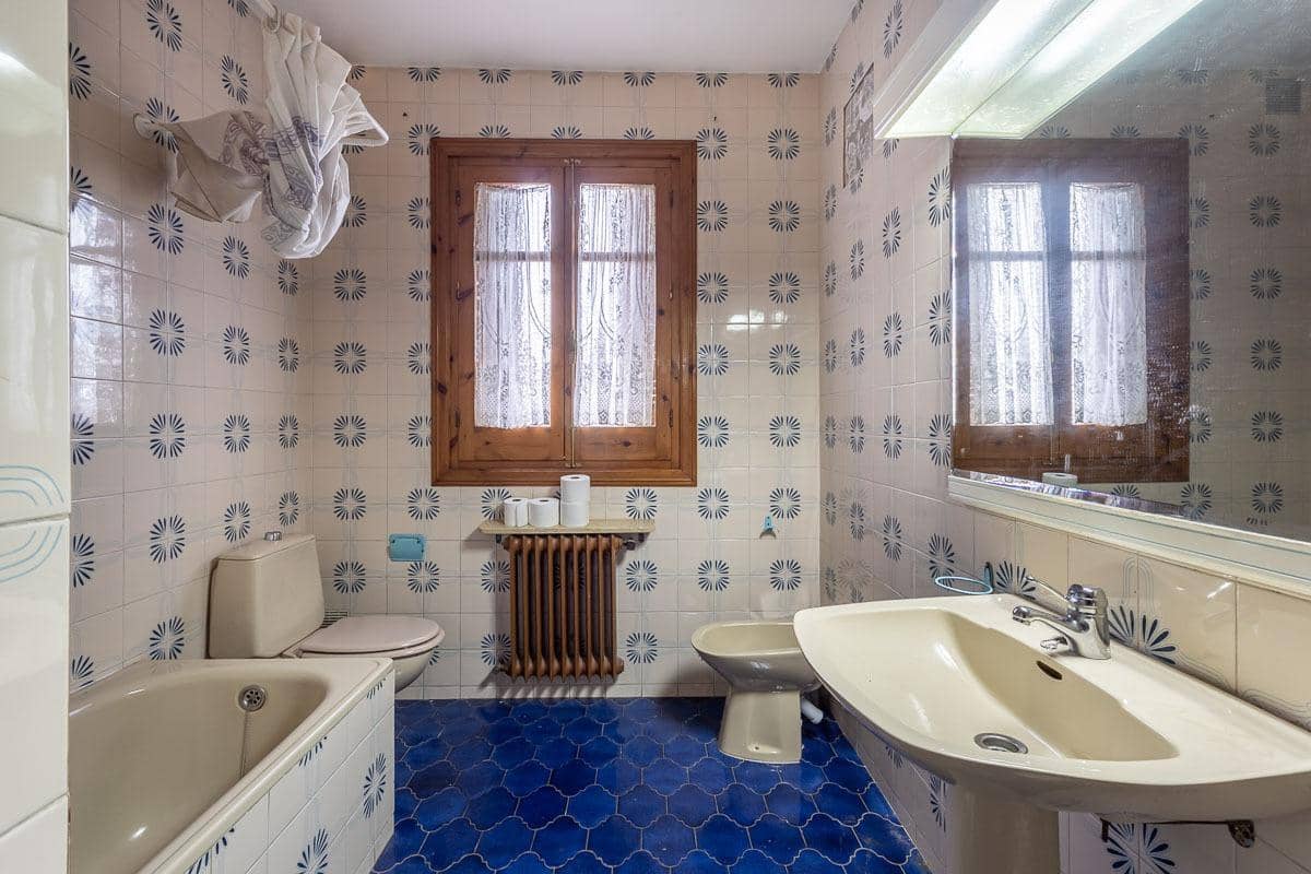 5 soveværelse Villa til salg i Gojar med swimmingpool garage - € 375.000 (Ref: 9504244)