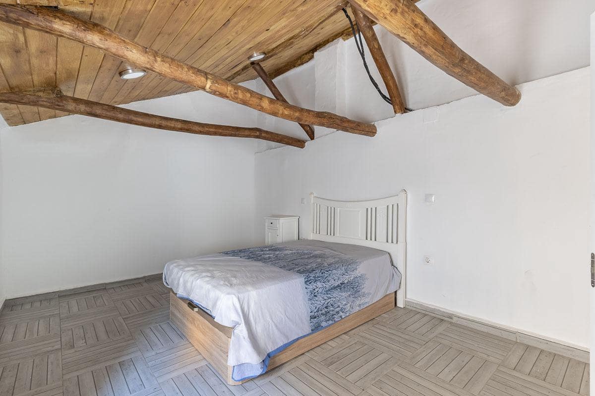 4 makuuhuone Omakotitalo myytävänä paikassa Atarfe - 180 000 € (Ref: 9508972)