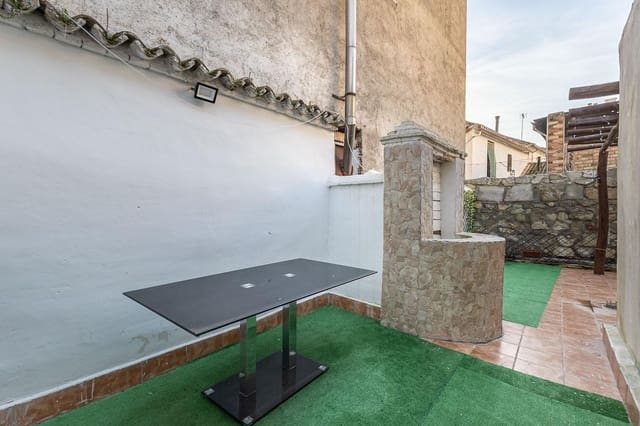 4 makuuhuone Omakotitalo myytävänä paikassa Atarfe - 180 000 € (Ref: 9508972)