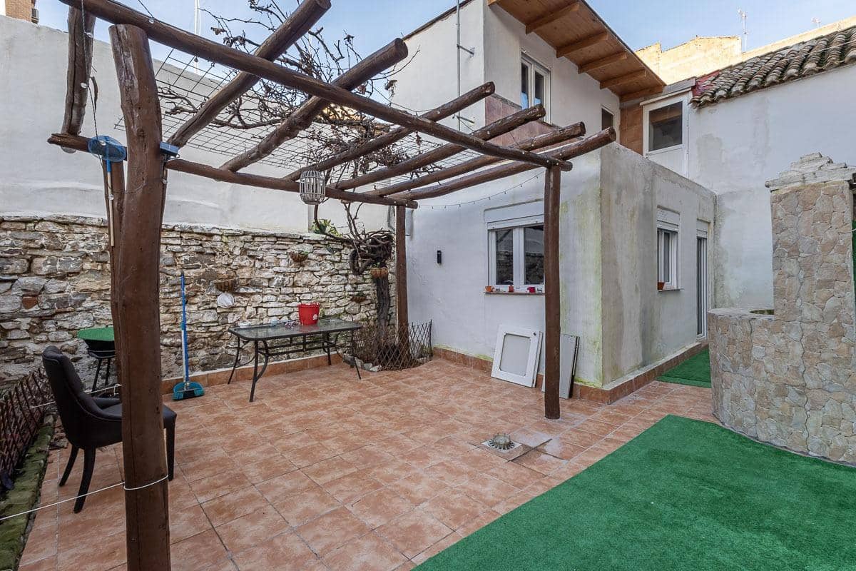 4 makuuhuone Omakotitalo myytävänä paikassa Atarfe - 180 000 € (Ref: 9508972)