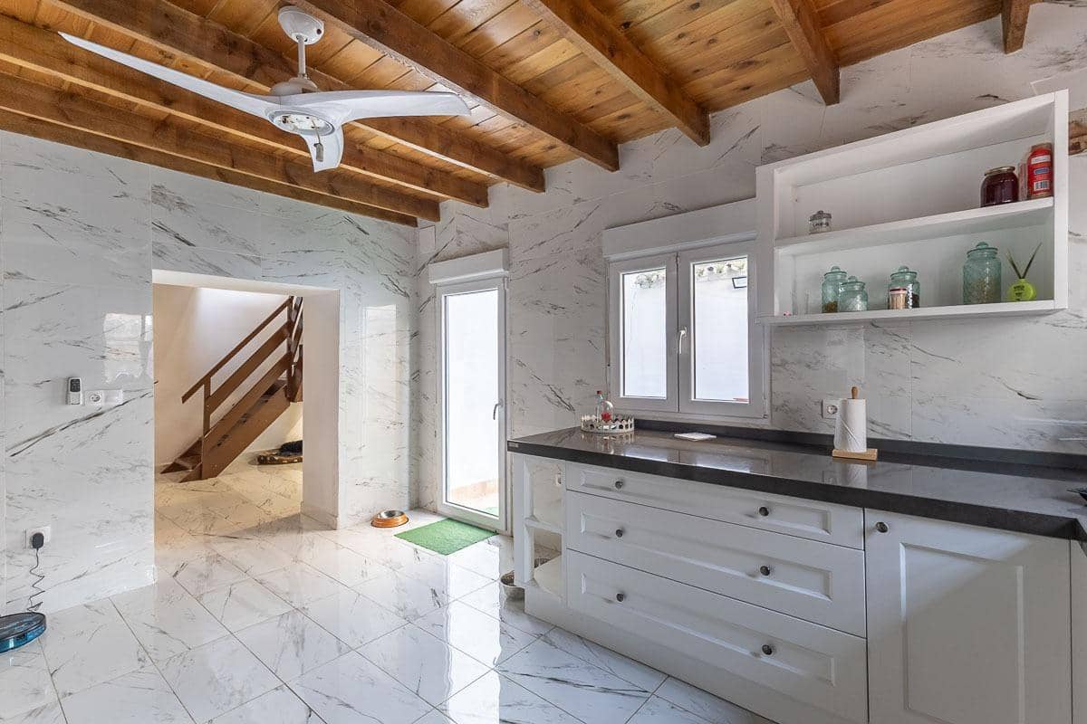 4 makuuhuone Omakotitalo myytävänä paikassa Atarfe - 180 000 € (Ref: 9508972)