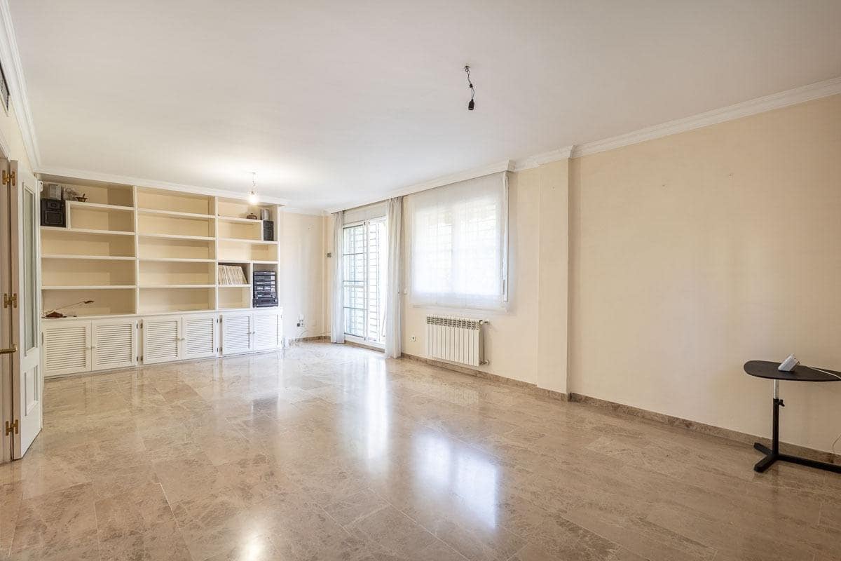 Casa de 6 habitaciones en Armilla en venta con garaje - 429.000 € (Ref: 9516081)