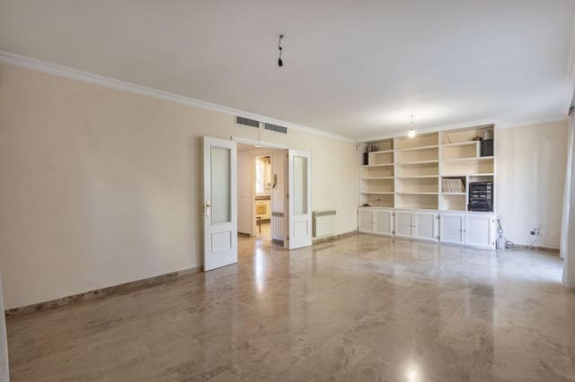 Casa de 6 habitaciones en Armilla en venta con garaje - 429.000 € (Ref: 9516081)