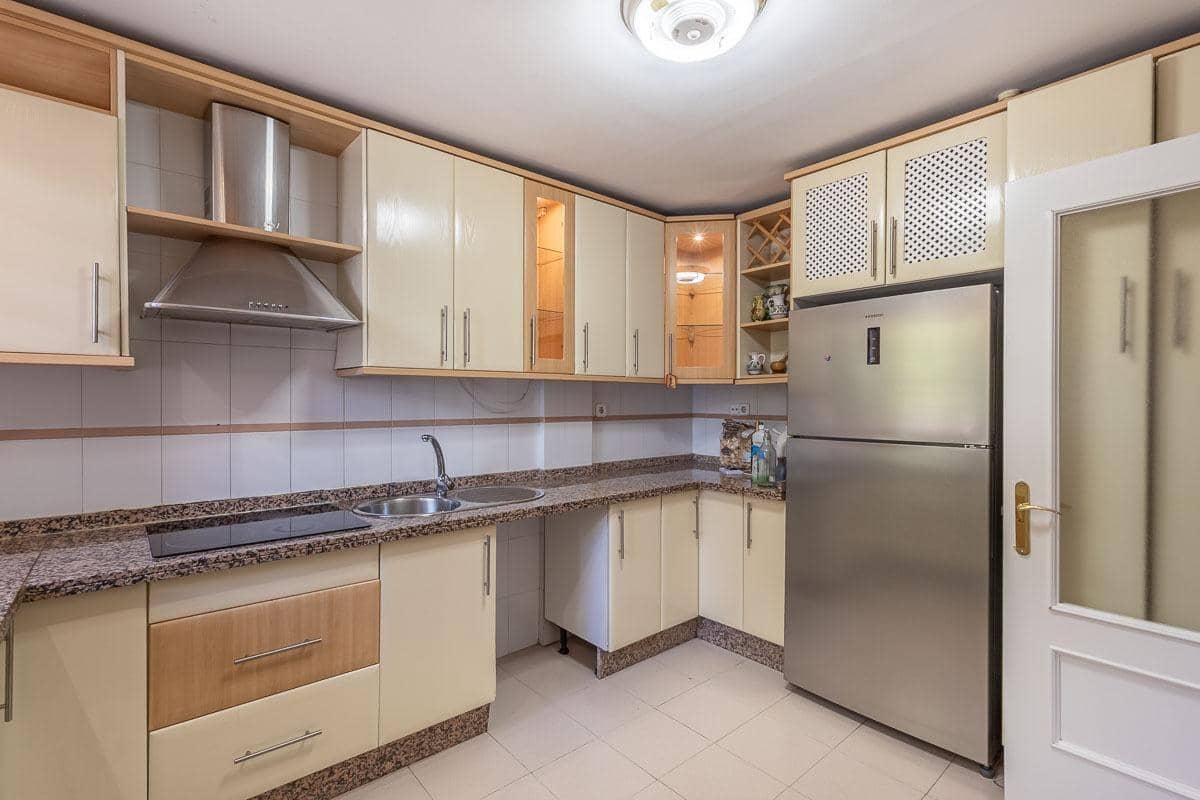 Casa de 6 habitaciones en Armilla en venta con garaje - 429.000 € (Ref: 9516081)